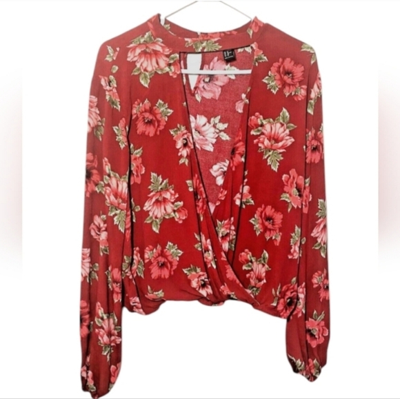 Forever 21 Floral Top - Picture 2 of 4